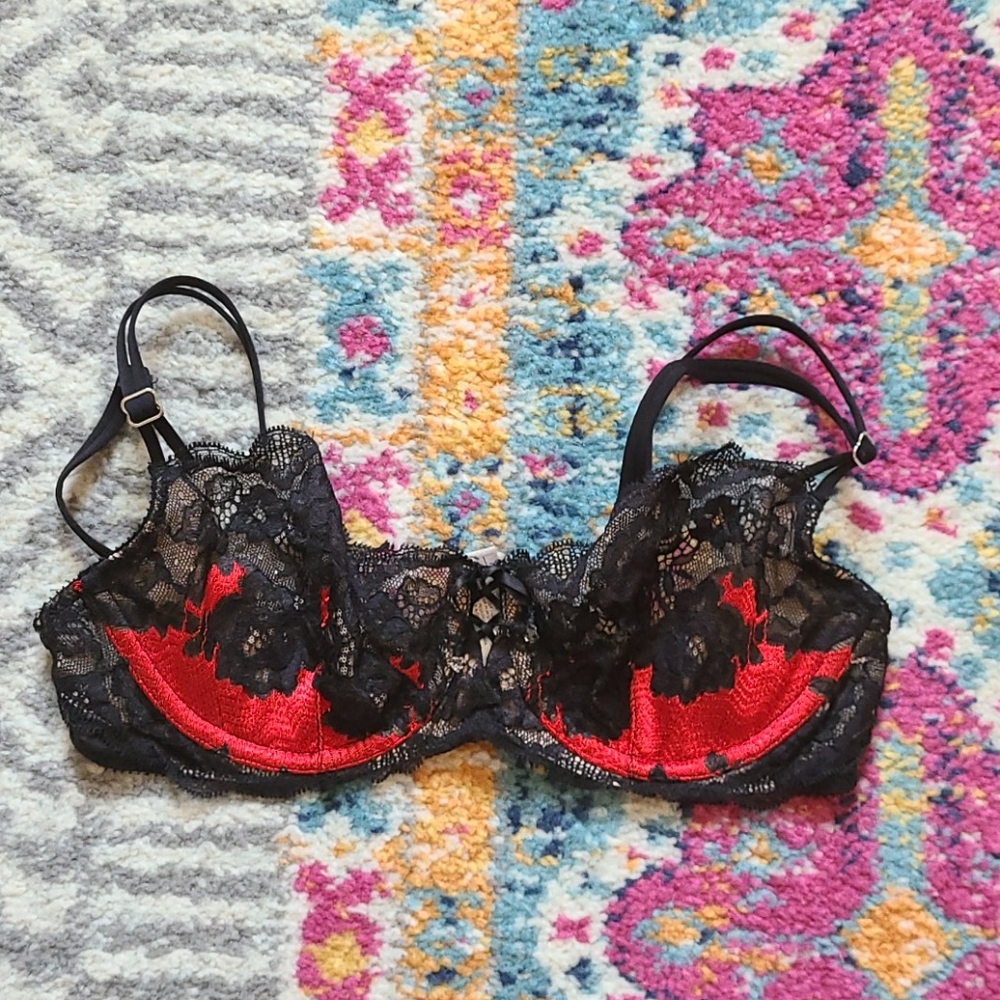 Stunning red/black lace bra - Victoria's Secret